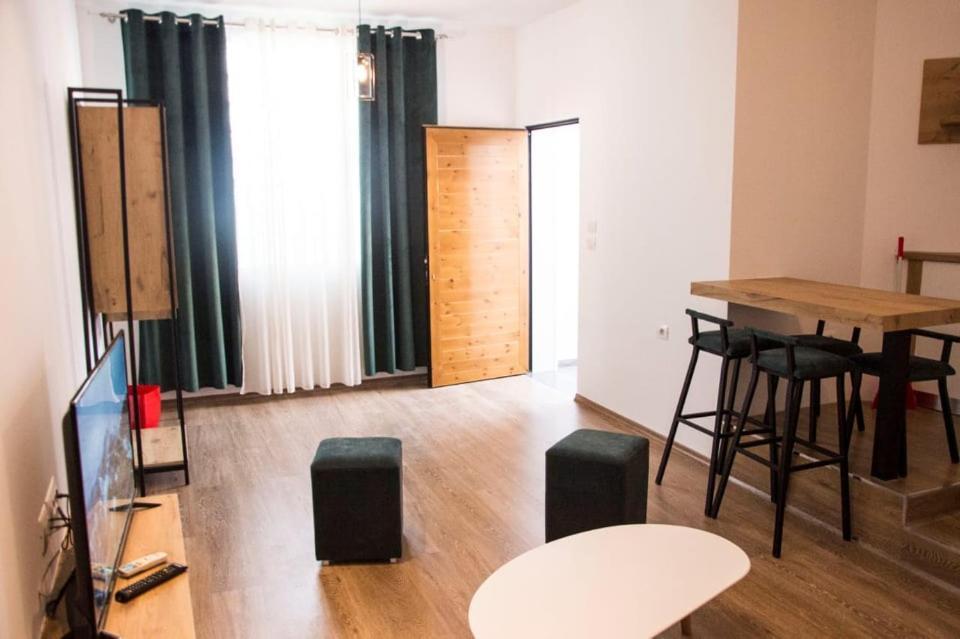 Apartament Stefani Sarandë Esterno foto